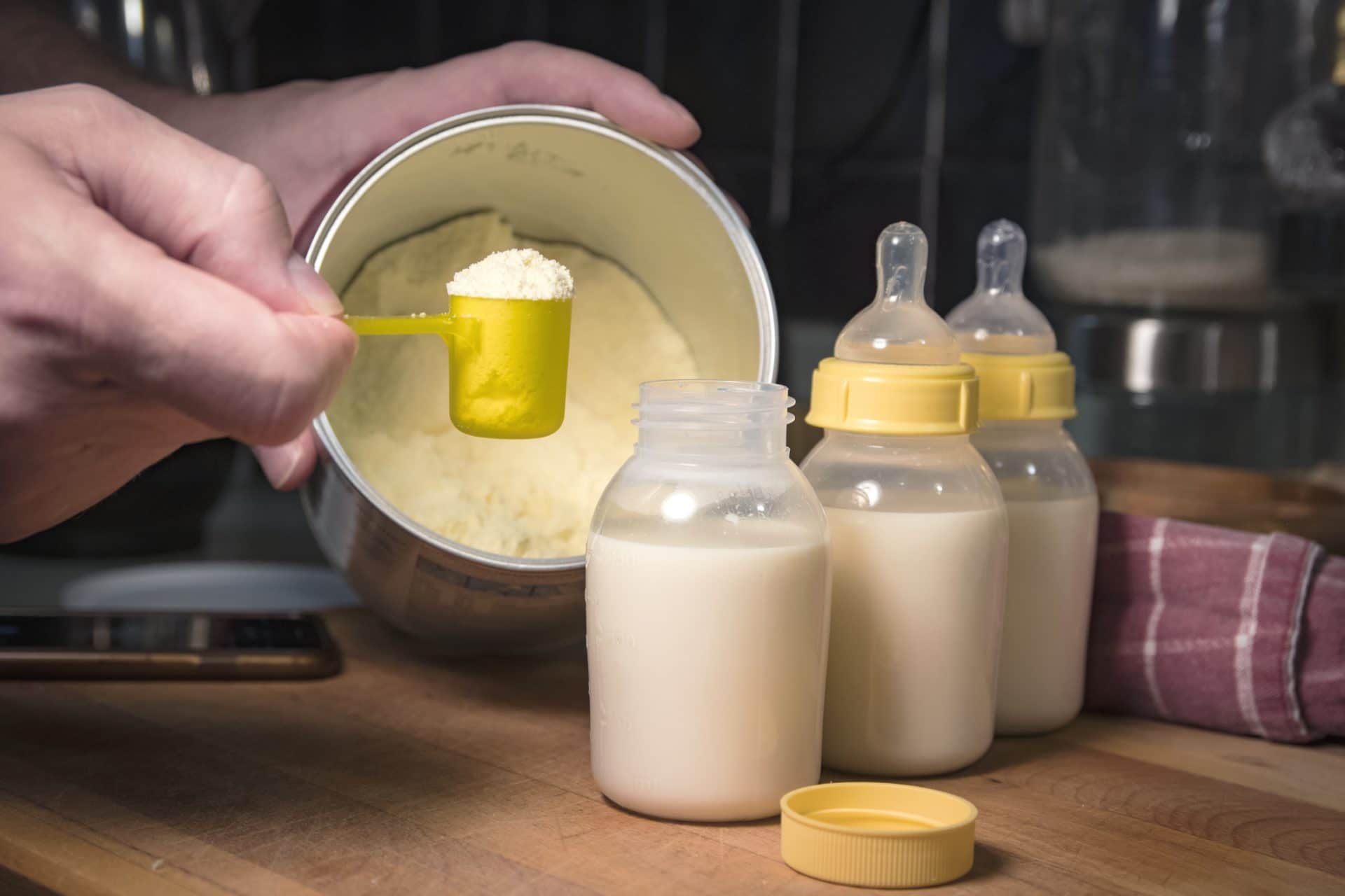 Can i mix my breastmilk with hot sale formula in the same bottle