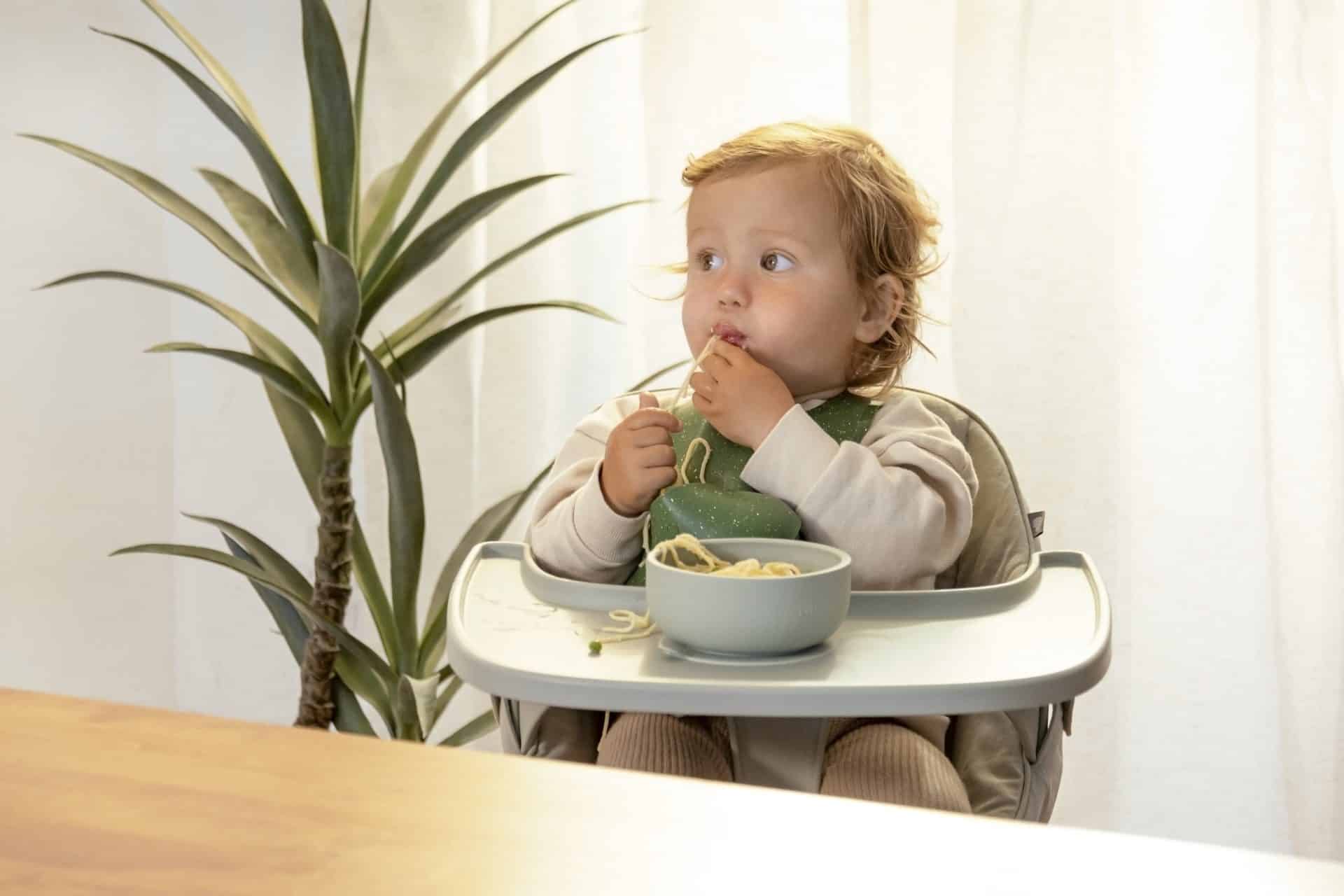 How to choose infant drool bibs and baby mealtime bibs